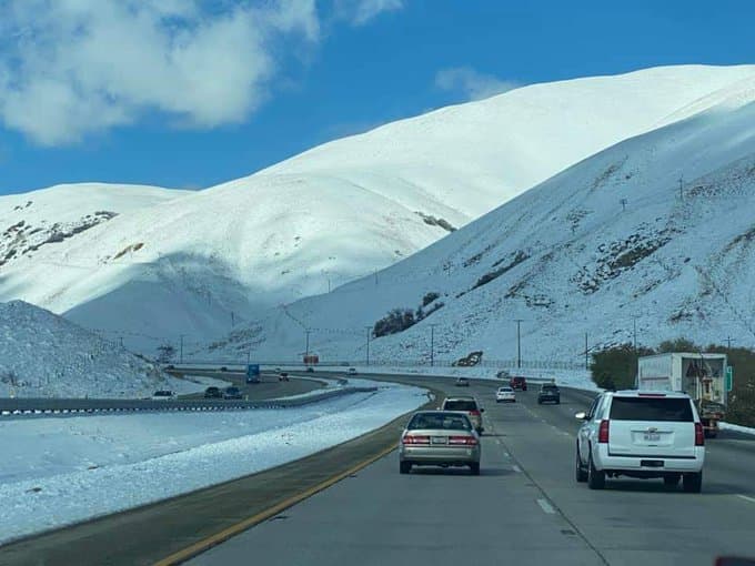 Anticipan condiciones peligrosas en las carreteras del sur del Valle debido a la nieve
