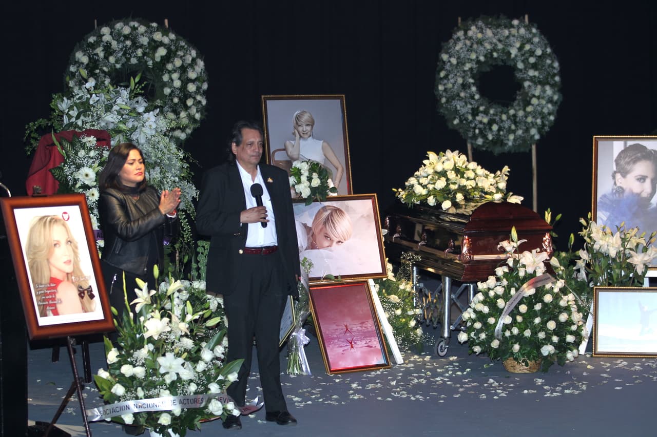 Pero también recordó el homenaje que se le hizo en el Teatro Jorge Negrete, al que acudió mucha gente y no le cabía ni un alfiler.