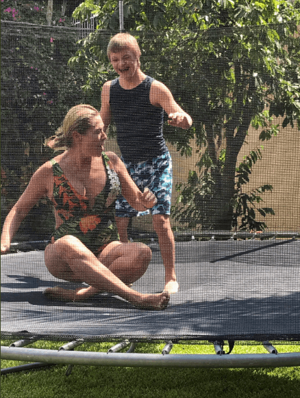 La protagonista de la telenovela 'Esmeralda' está consciente que es una tarea difícil, pero quiere lograr que su hijo aprenda a trasladarse.
<br>