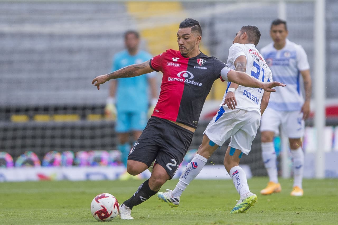 Antes de los primeros 10’ de juego, ambas escuadras ya habían generado jugadas de peligro.