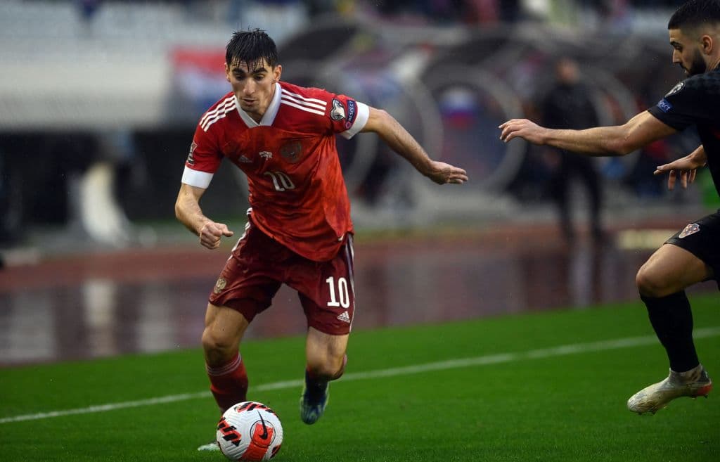 Croacia se impone a Rusia, con un autogol, durante las eliminatorias de la UEFA rumbo a Qatar 2022. Fiodor Kudriashov anotó el gol a favor de los croatas al minuto 81' del encuentro, lo que le dio la victoria y el liderato del Grupo H.