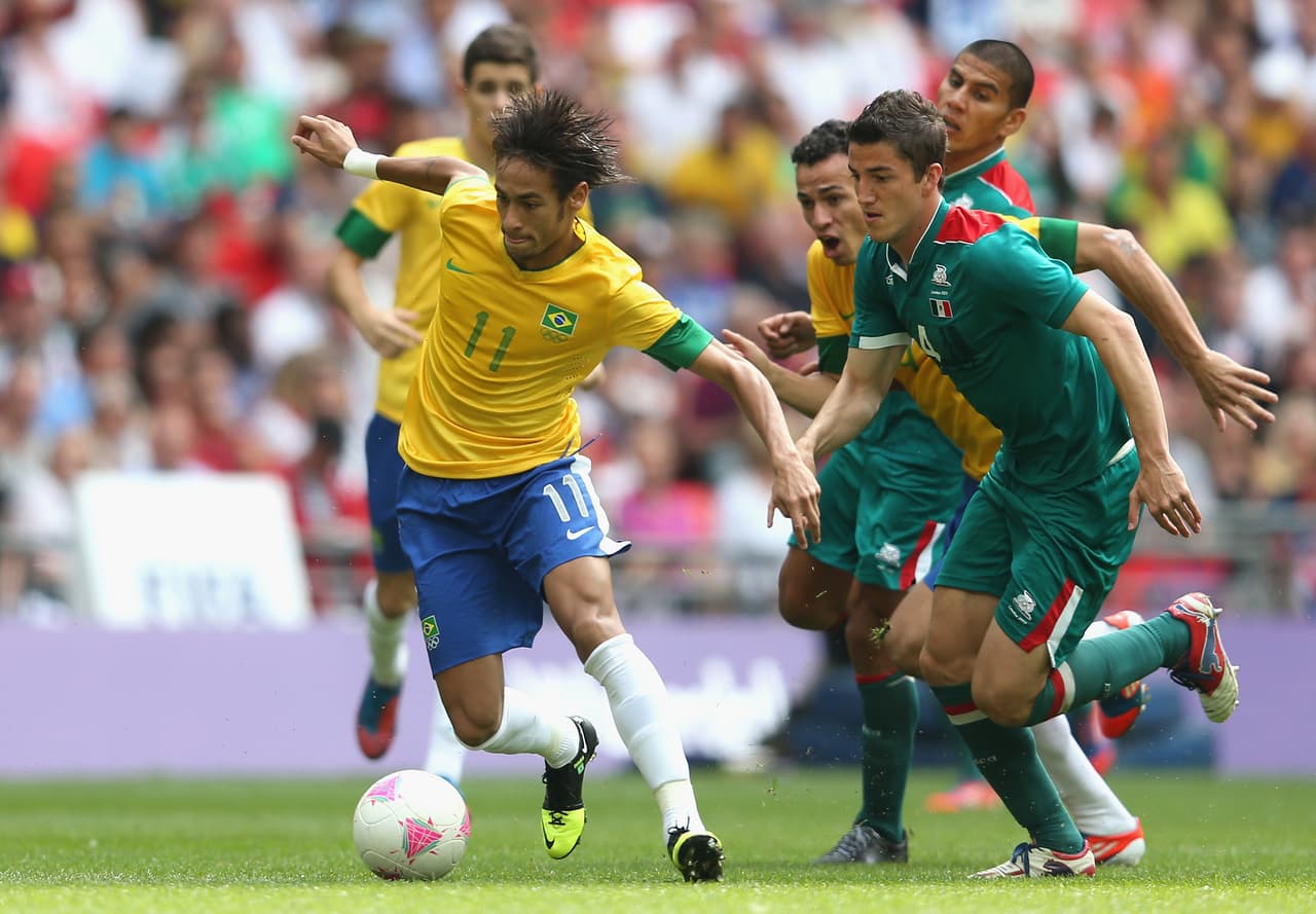Y Mier estuvo como protagonista de la inolvidable tarde del 11 de agosto de 2012 en Wembley Stadium. Aquí se le ve marcando a un joven Neymar Jr. en el juego por la medalla de oro.
