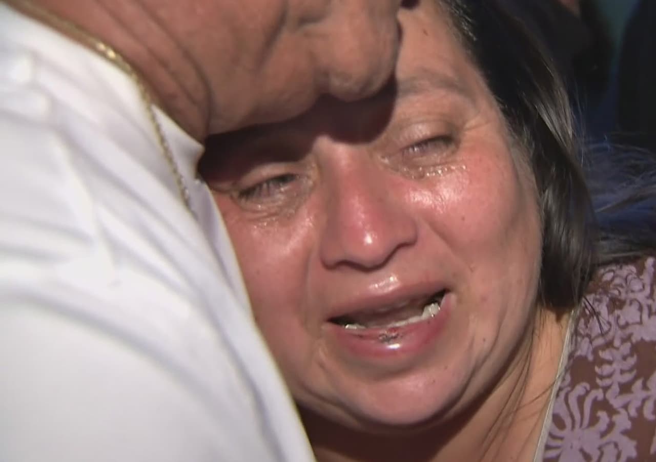 Dolientes lloran a los “amigos y hermanos” que perdieron en un accidente en Palm Springs