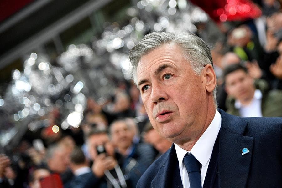 El Napoli derrota 2-3 al Red Bull Salzburg con goles de Mertens (2) e Insgine; por los locales descontó Haland (2).