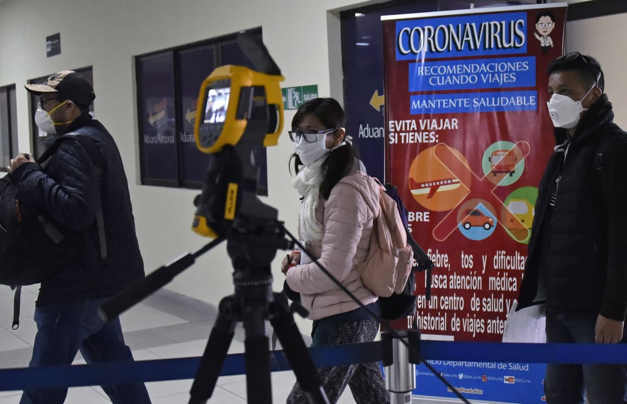 <b>Bolivia.</b> El 12 de marzo se anunció el cese de todos los vuelos hacia y desde Europa, así como medidas rigurosas de control en las fronteras del país. Cualquier persona que ingrese estará sujeta al examen médico descrito por la Organización Mundial de la Salud. Se han registrado 12 casos, ningún fallecido.