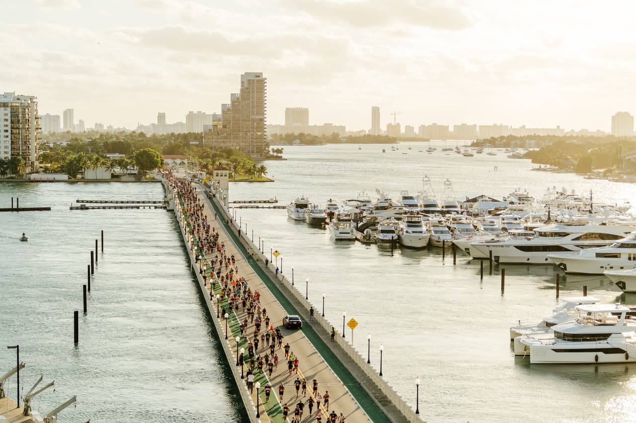 Una peruana debutante y un colombiano medallista paralímpico triunfan en el Maratón de Miami