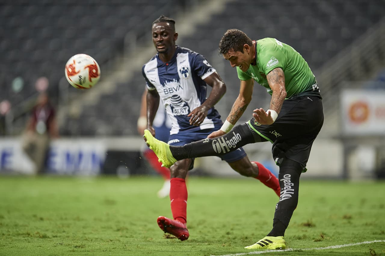Con doblete de Aké Loba, los Rayados consiguen adueñarse de los puntos en casa.