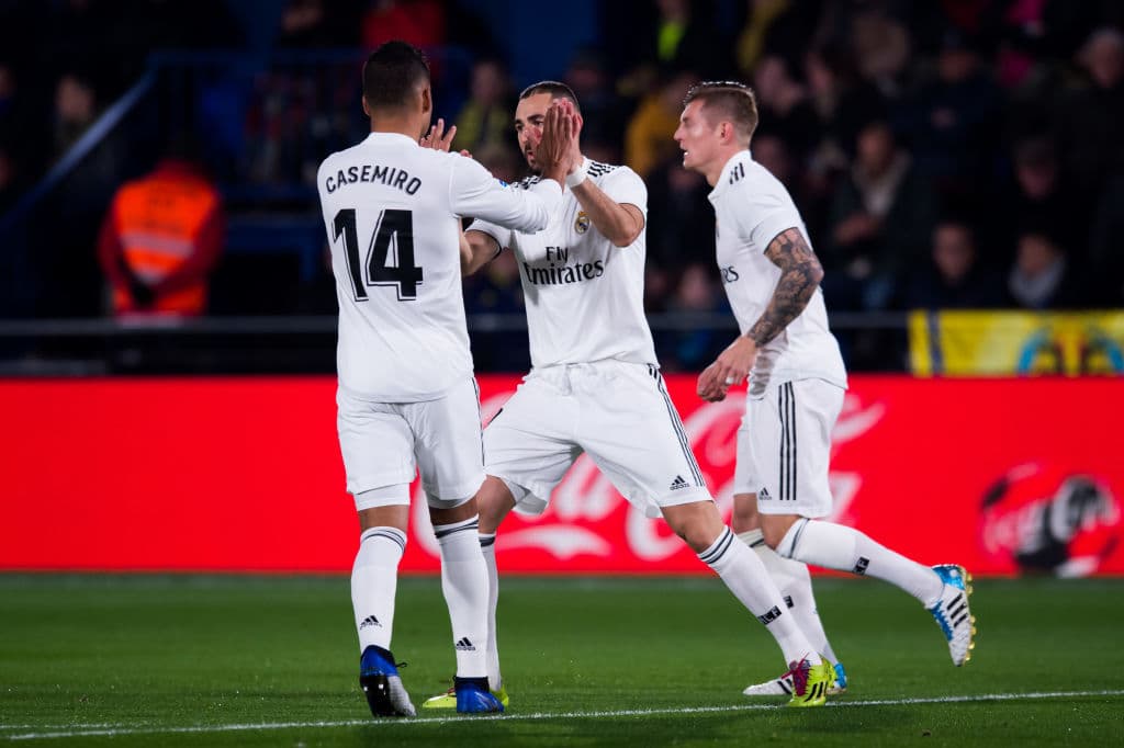 Y a los 7 minutos, por conducto del delantero francés Karim Benzema, los Merengues pusieron el 1-1 en el marcador, bajándole los humos a los amarillos.
