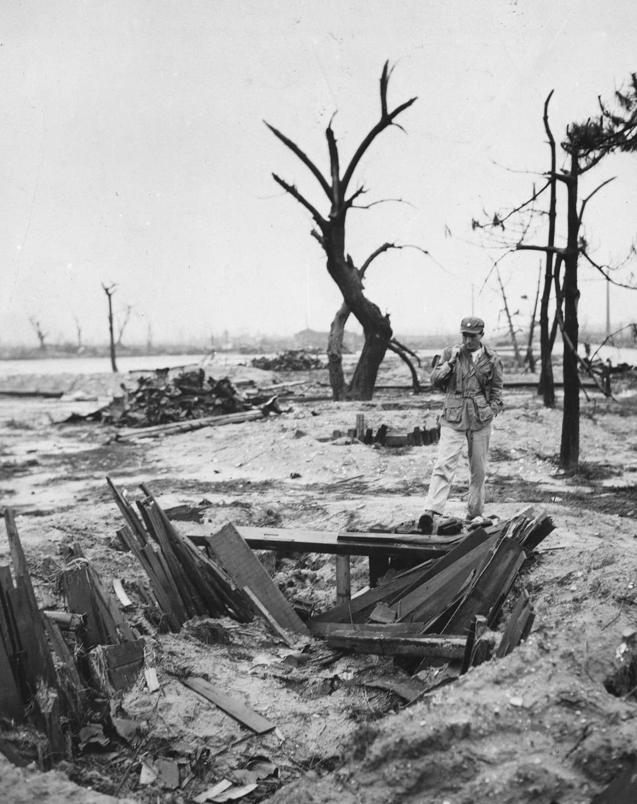 Las ruinas de Hiroshima en una fotografía tomada casi un mes despues del ataque.