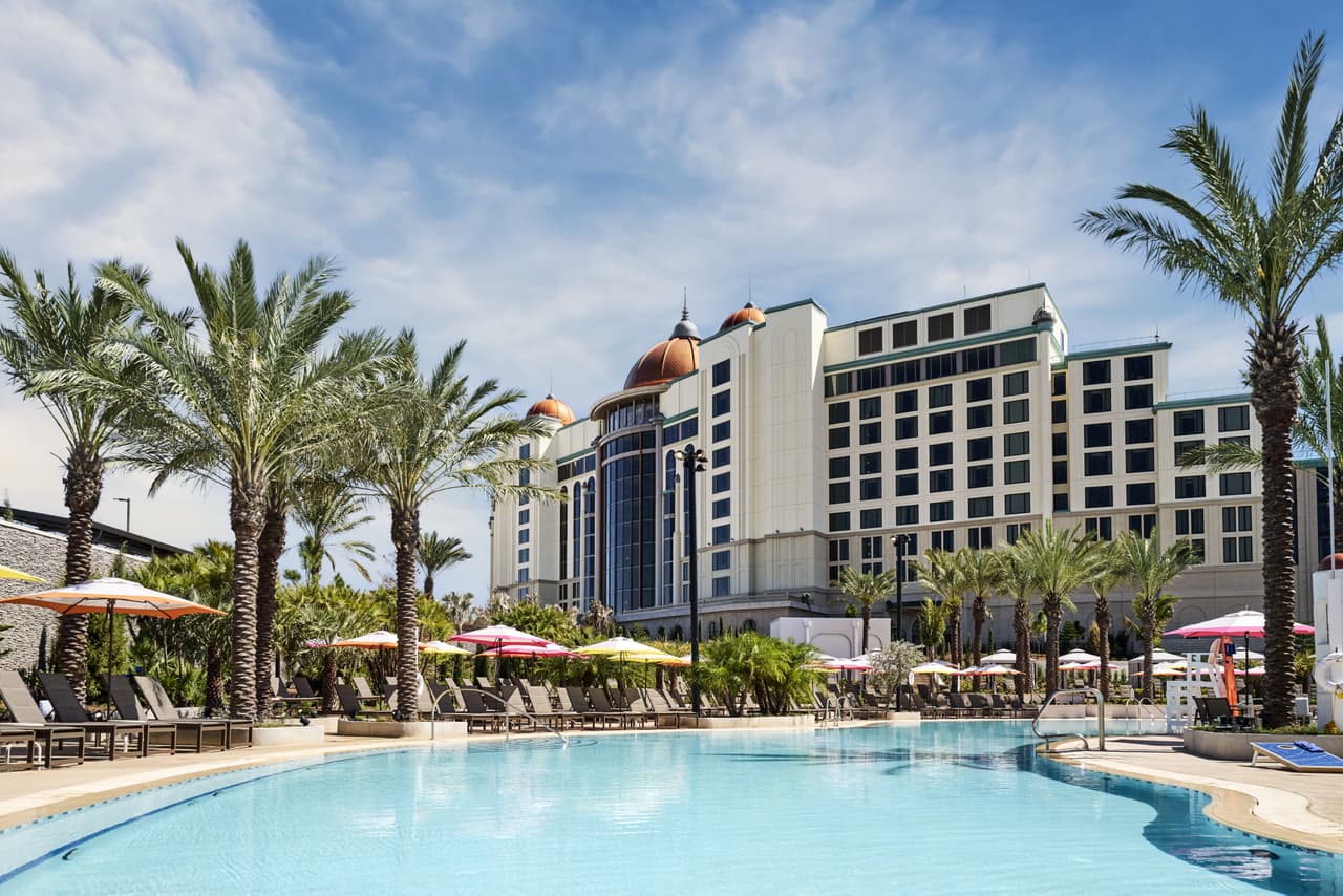 <b>Ubicación privilegiada: </b>El hotel está justo al lado de Epic Universe, lo que permite a los huéspedes estar literalmente a pasos del nuevo parque temático.