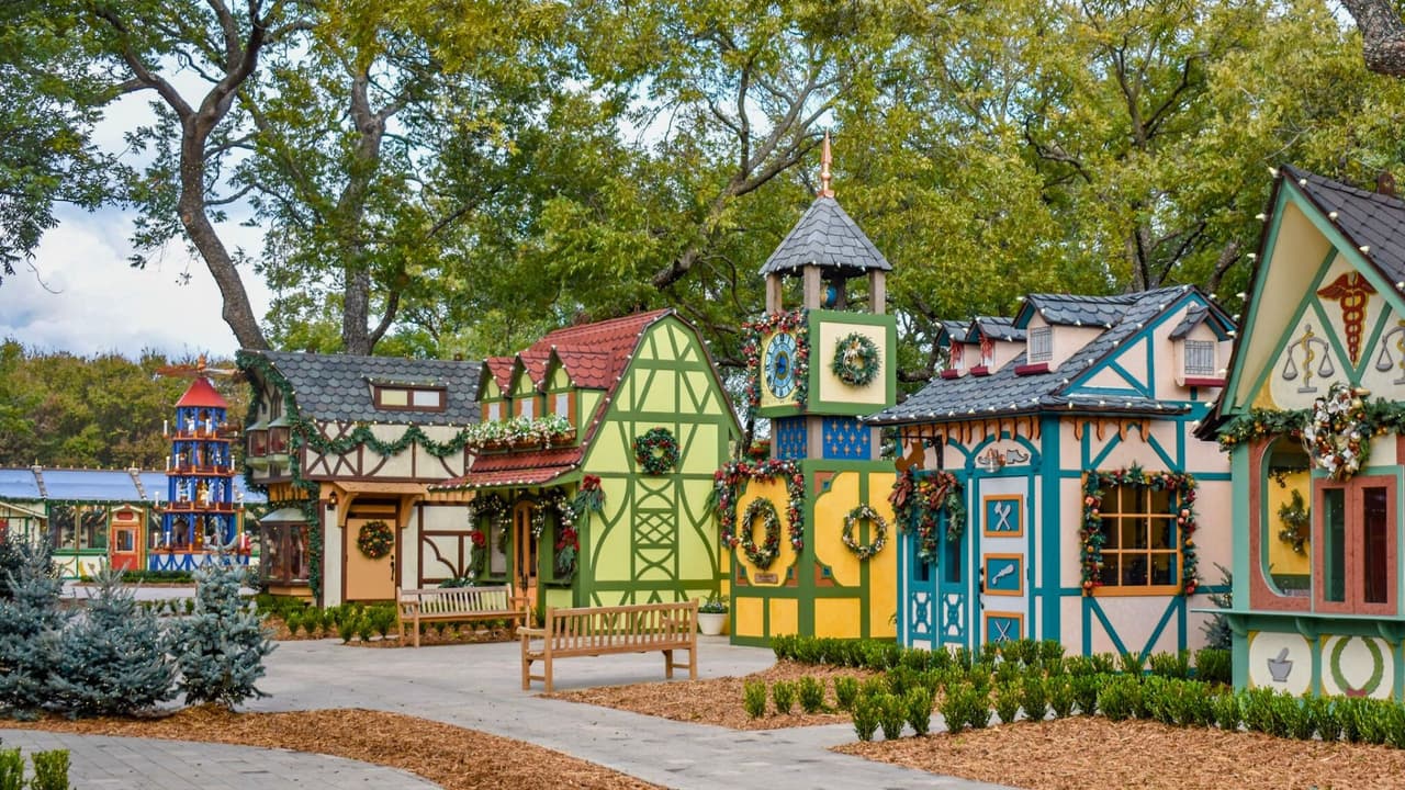 Cada año, Dallas Arboretum and Botanical Garden se transforma en un escenario lleno de magia para celebrar la temporada navideña con su famoso evento Holiday at the Arboretum.
<b>Este espectáculo, del 13 de noviembre al 24 de diciembre, ofrece experiencias únicas que mezclan tradición, arte y diversión en uno de los jardines botánicos más aclamados del mundo</b>. Con luces, decoraciones temáticas y actividades para toda la familia, este evento es una oportunidad perfecta para crear recuerdos inolvidables.
<b>Si buscas una forma especial de vivir la Navidad en Dallas, aquí tienes todos los detalles.</b>