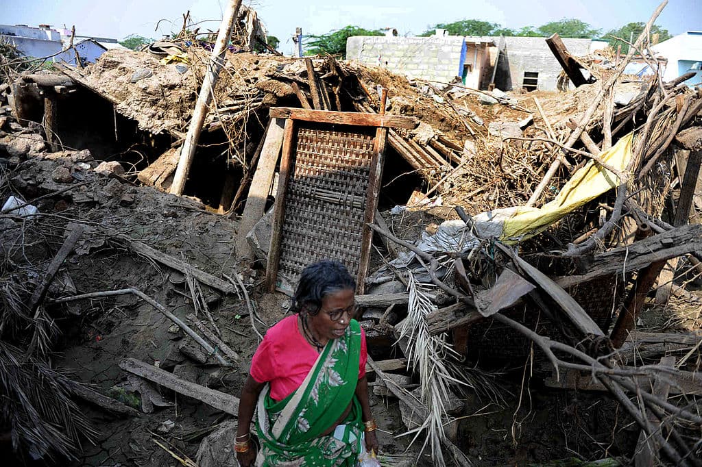 Los daños no pararon ahí, ya que menos de dos meses después, la tragedia llegó a India. En octubre de 2009, grandes lluvias causaron devastadoras inundaciones que destrozaron no decenas ni cientos, sino miles de aldeas por todo el país.