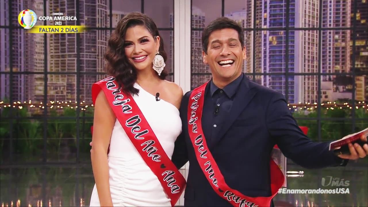 Como lo vivió en los certámenes de belleza, esta vez recibió una banda para distinguirla por su extraordinario trabajo ante las cámaras. Roberto Hernández y Pietro le entregaron junto a Rafa el premio como 'Mejor Pareja de la Televisión'.