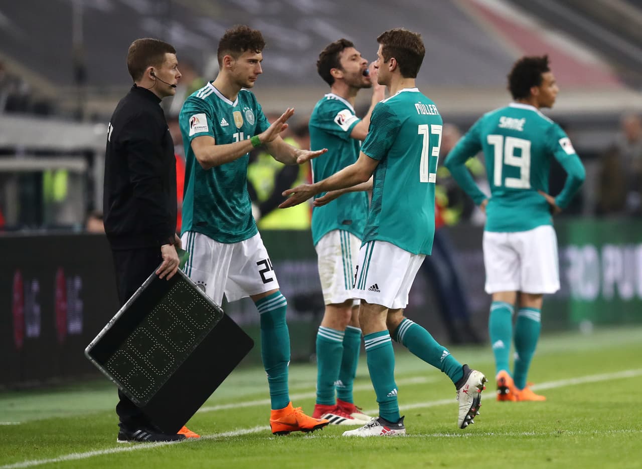 24-
<b>Leon Goretzka (s/c)</b>. Saltó a la cancha a los 81 minutos. No tuvo mucha participación.