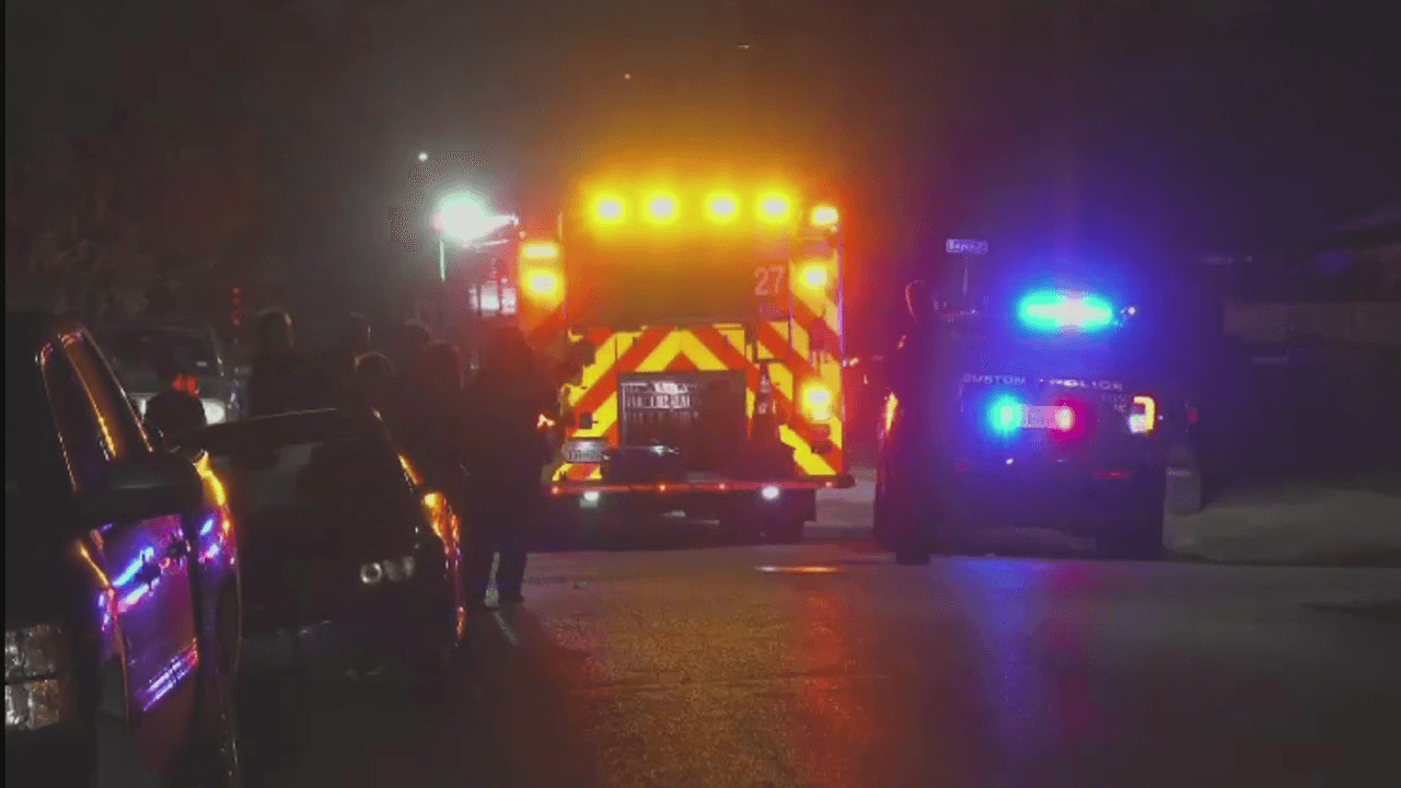 Tres menores hispanos quedan heridos tras ser baleados desde un auto en Houston