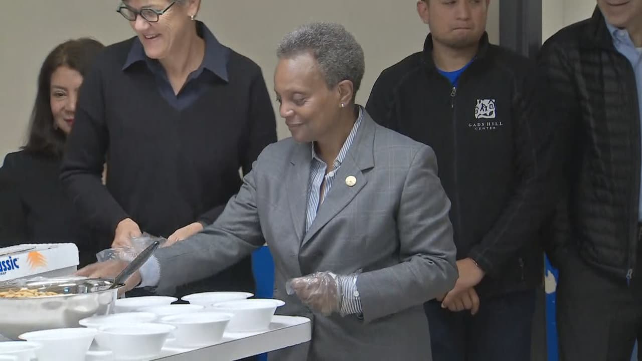 "Mi preocupación principal es asegurarnos que nuestros niños estén seguros": Lightfoot comenta durante el segundo día de huelga