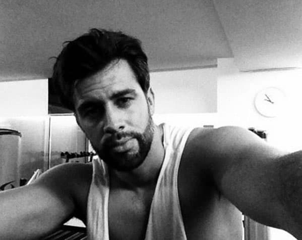 Cuando tenía 19 años fue parte de la Fuerza Aérea de Estados Unidos.