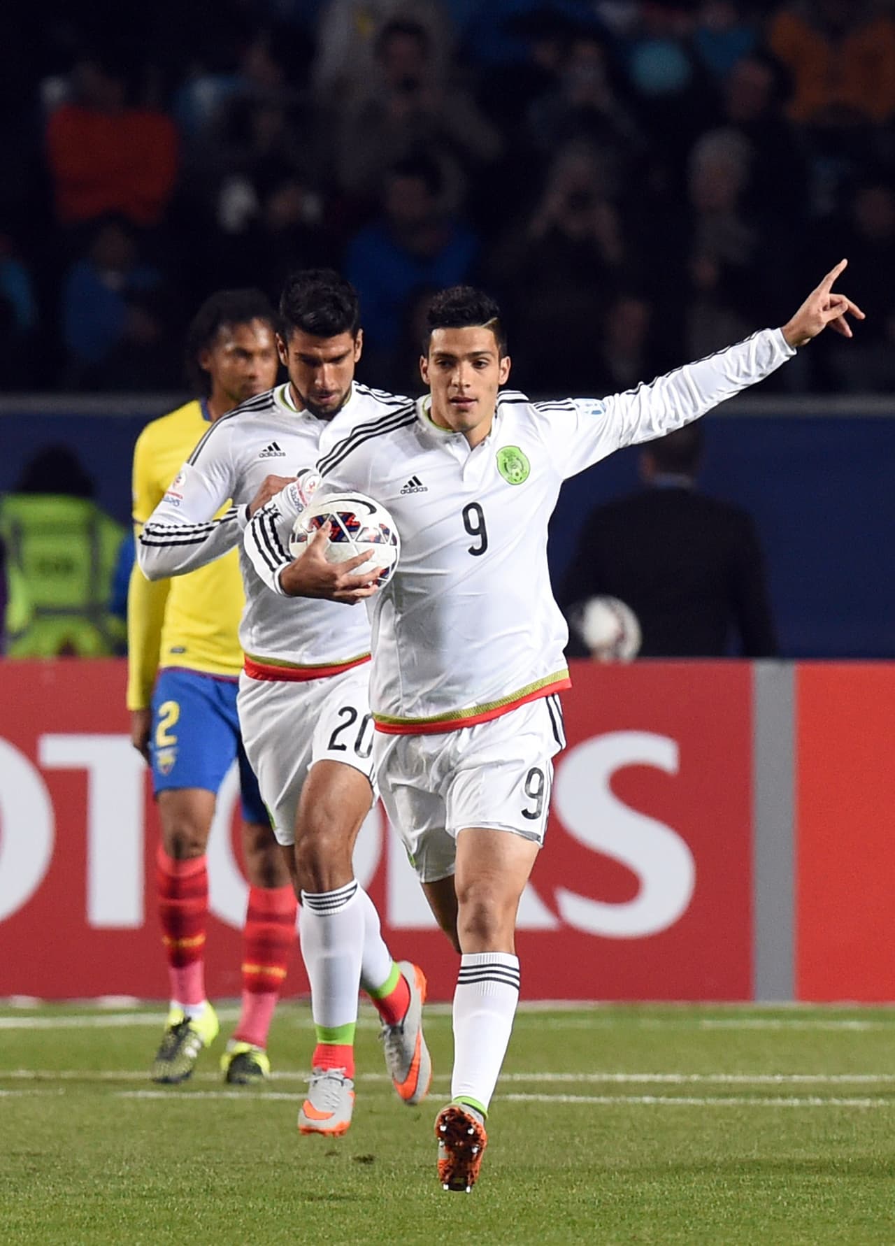 Raúl Jiménez buscará abrillantar la historia de los mexicanos en el Benfica