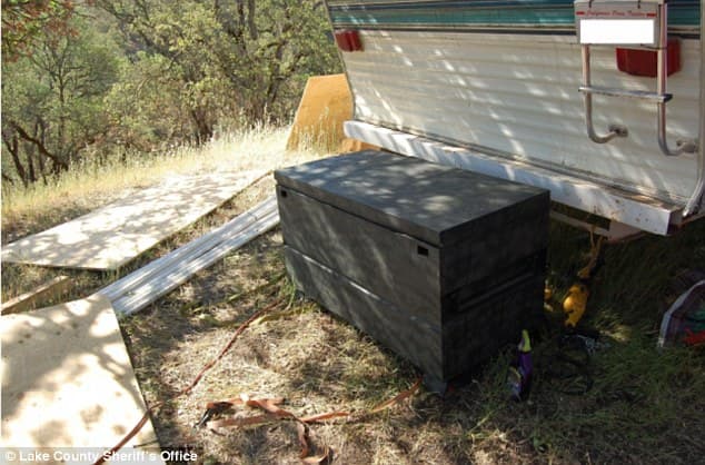 Una imagen desgarradora de la caja metálica de cuatro pies, en donde dos cultivadores de marihuana mantenían a una niña de 15 años que utilizaron como esclava sexual y fue liberada por primera vez.