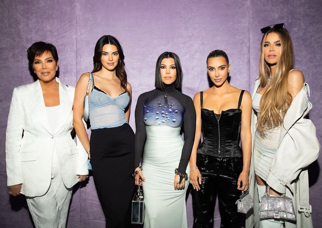 Recientemente, Kourtney Kardashian confesó sentirse rezagada en la relación con sus hermanas.