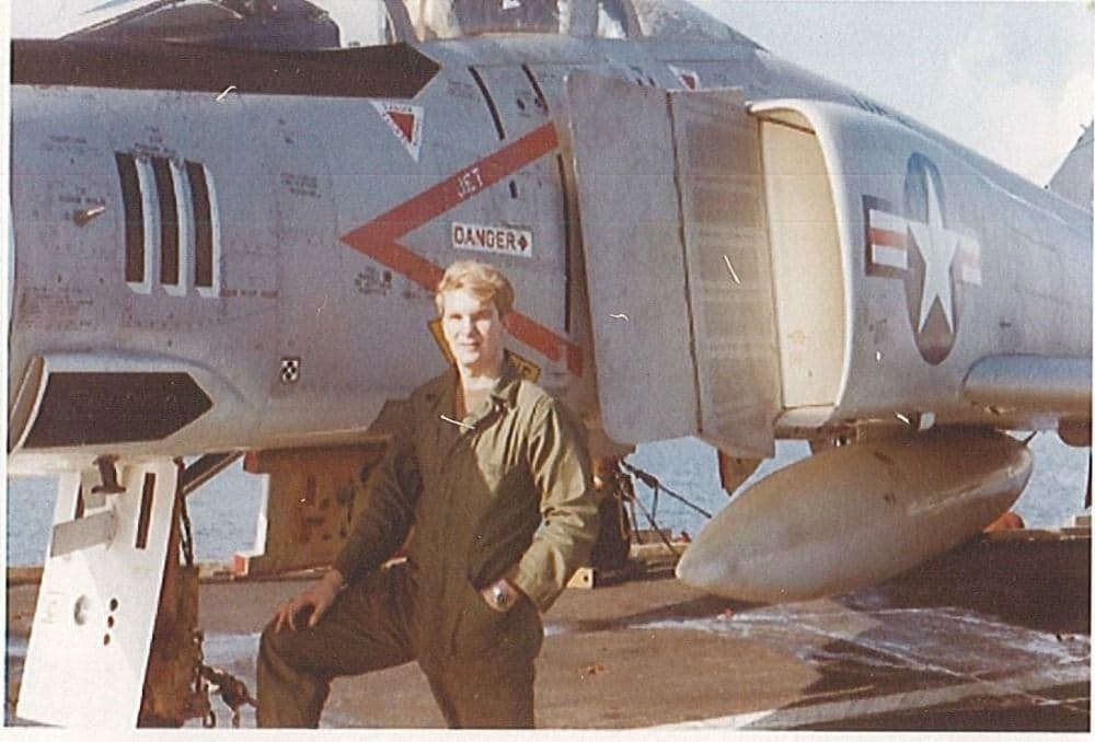 Veteranos anónimos envían sus fotos a la página de recolección de fondos de Will Davies para colaborar con su causa.