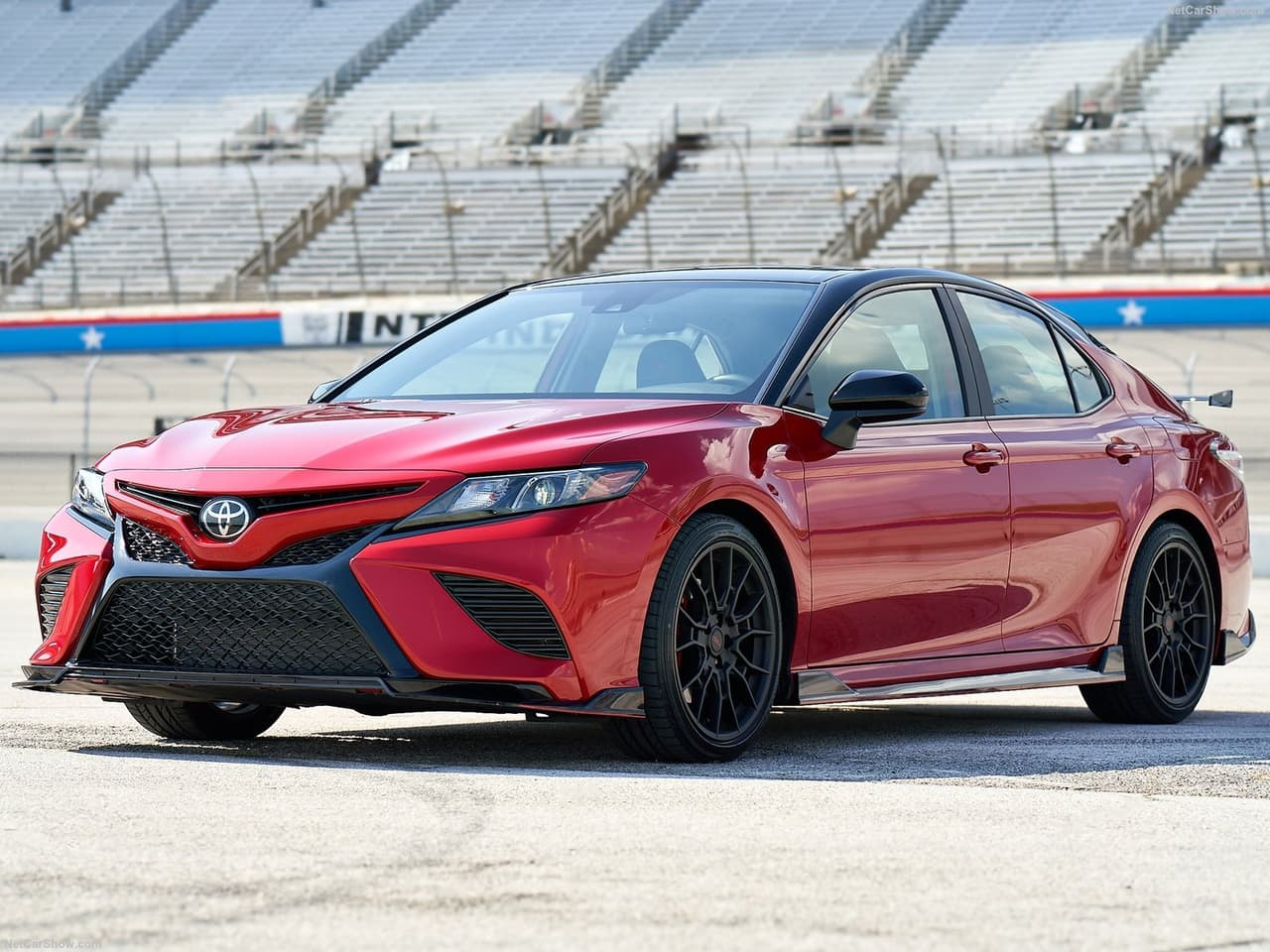 <h3 class="cms-H3-H3"><b>6. Toyota Camry</b></h3>
<br>
<br>313,795 unidades vendidas durante 2021.
<br>
<br>Comparado al 2020, las ventas del Toyota Camry aumentaron un 7%. En Estados Unidos, el Camry es el rey de los sedanes.
<br>