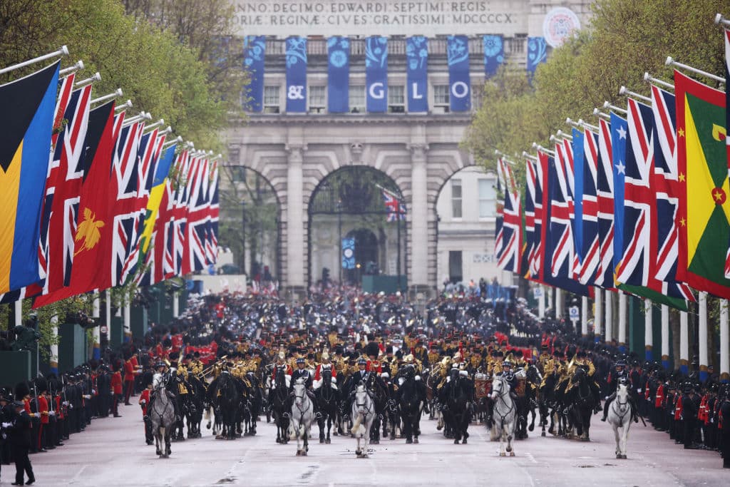 La Banda Montada de Caballería Doméstica se puede ver en The Mall durante la Coronación del rey Carlos III y la reina Camila.