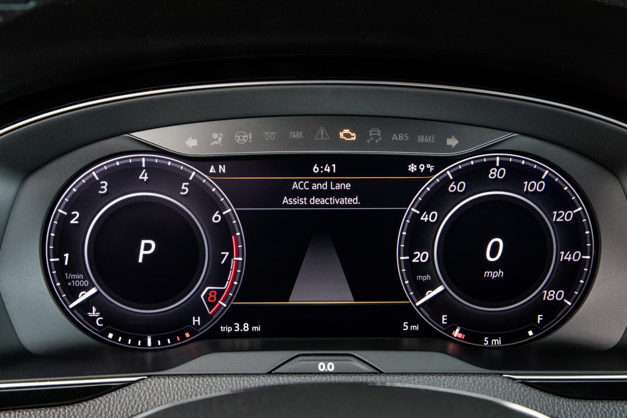 La instrumentación del Volkswagen Arteon es clara completa y de hermoso diseño.