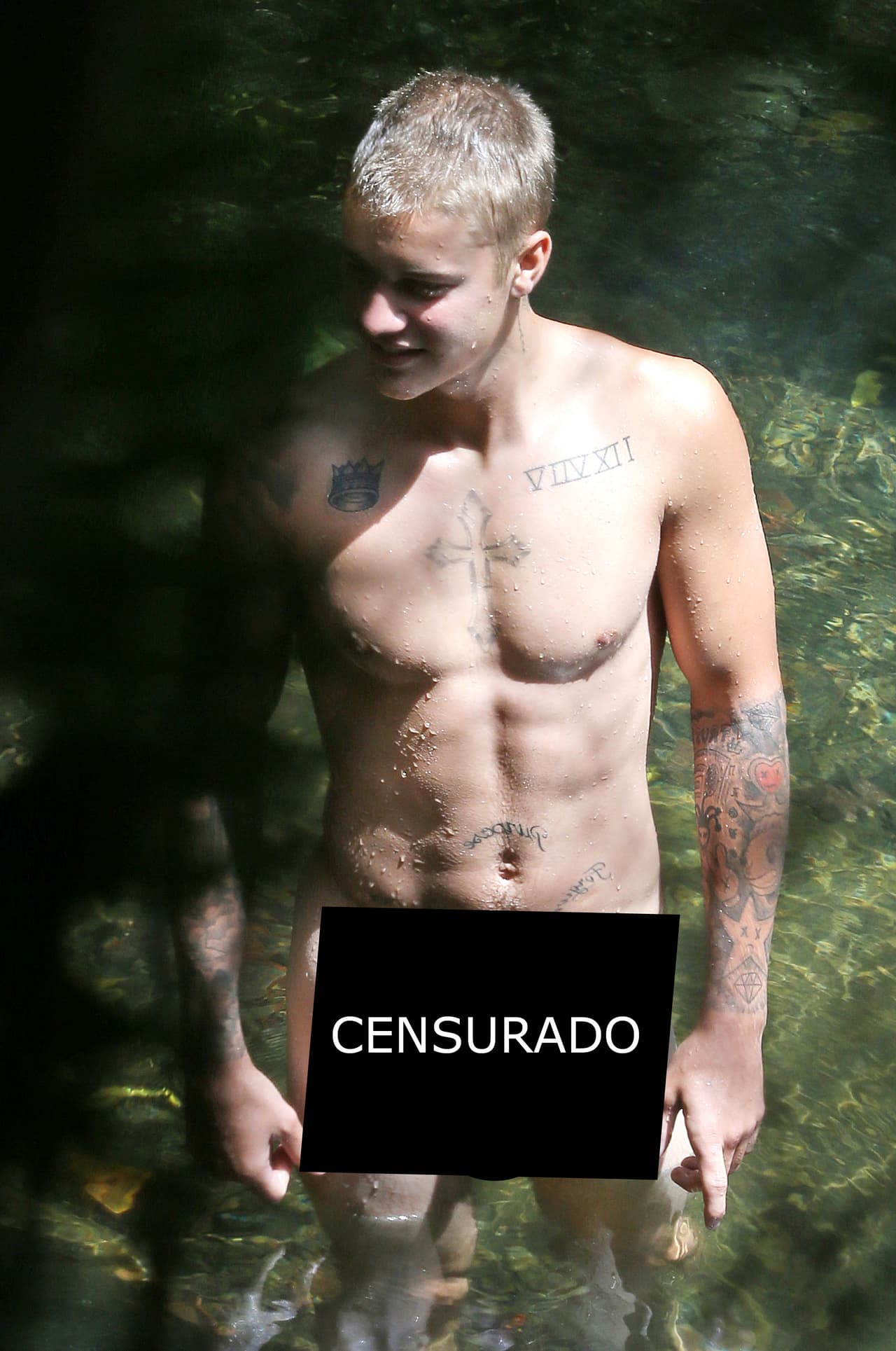 La estrella de la música se quitó su bañador.