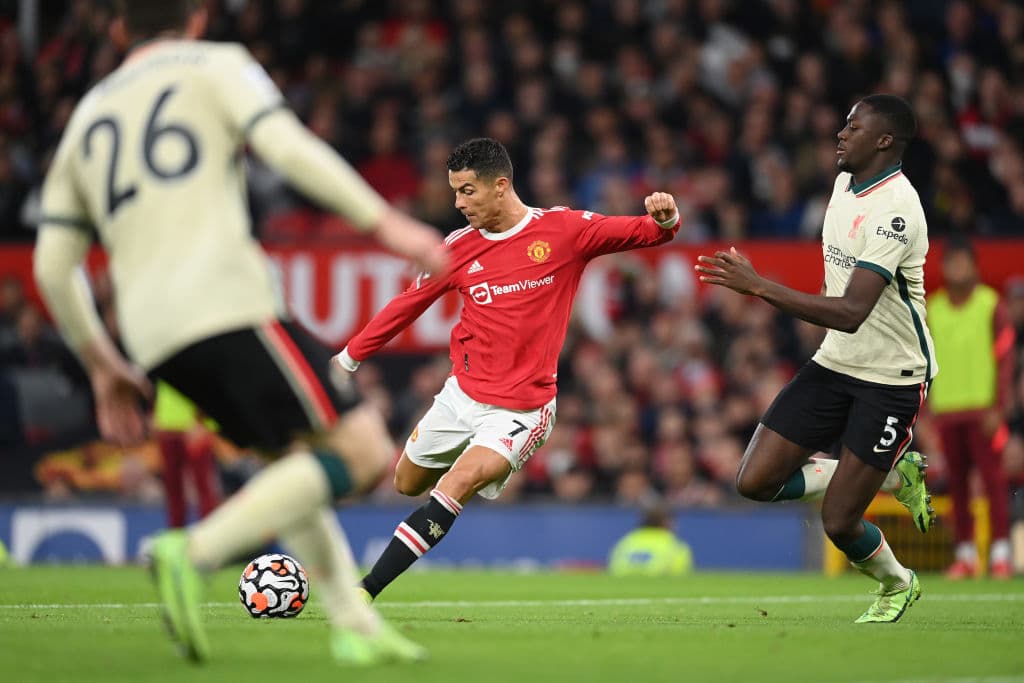Manchester United sufre dolorosa derrota en Old Trafford ante el Liverpool, quien goleó 5-0 durante la J9. Nabi Keita (5'), Diogo Jota (13') y Mohamed Salah con hat-trick (38', 45+5' y 50') se encargaron de las anotaciones ante los locales; Cristiano Ronaldo no pudo anotar en esta ocasión.