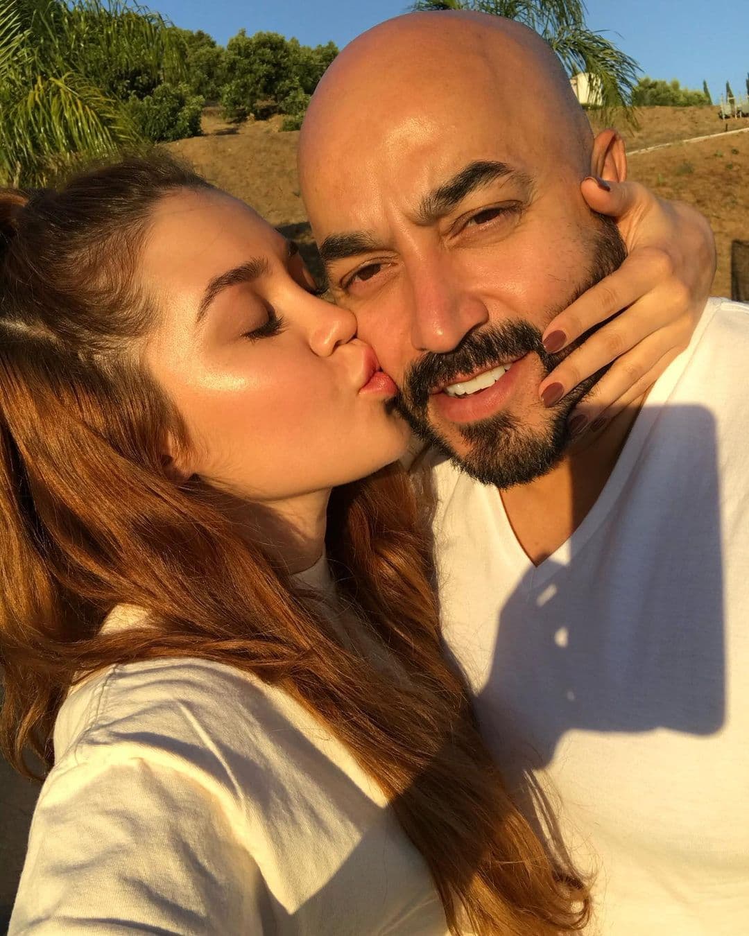 Lupillo Rivera ahora se encuentra en una nueva relación. El pasado 21 de diciembre, confirmó que estaba
<b><a href="https://www.univision.com/shows/despierta-america/lupillo-rivera-responde-boda-giselle-soto" target="_blank">comprometido con Giselle Soto</a></b>. Dieron a conocer su relación el 21 de septiembre.