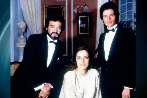 En 1986 llegó a la televisión 'Cuna de lobos', una historia con muy poco romanticismo y muchos asesinatos, protagonizada por
<b><a href="http://www.univision.com/temas/diana-bracho">Diana Bracho</a></b>,
<b><a href="http://www.univision.com/temas/gonzalo-vega">Gonzalo Vega</a></b> y
<b><a href="http://www.univision.com/temas/alejandro-camacho">Alejandro Camacho</a></b>.
