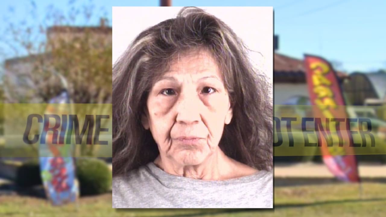 Con 70 años y una pistola: Mujer exige un reembolso en una taquería mexicana de Texas