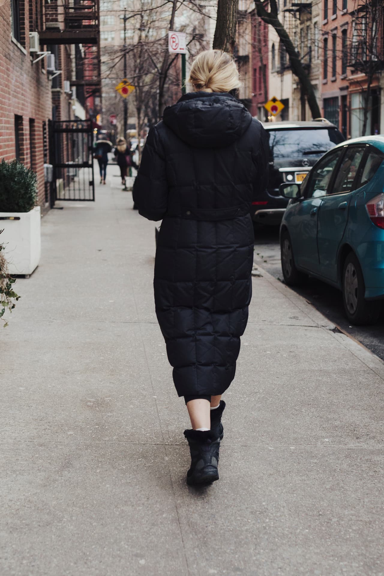 En el Siglo XVIII las pantorrillas femeninas exhibidas públicamente causaron escándalo, hoy se ha convertido en la tendencia más fuerte del invierno y en toda una afrenta al aburrimiento que trae consigo el frío.