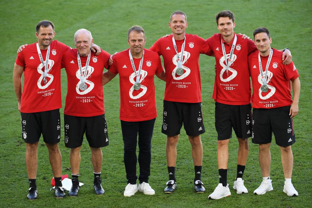 La camiseta conmemorativa con el '8' en el pecho, hace referencia al octavo título consecutivo de la Bundesliga.
