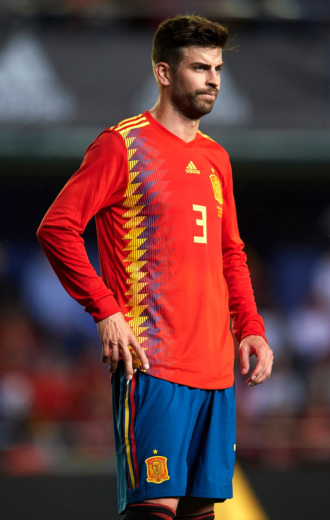 <b>Gerard Piqué</b>:
<b>33.8 millones de dólares</b>. Es defensor de la Selección de España y juega con el Barcelona.
