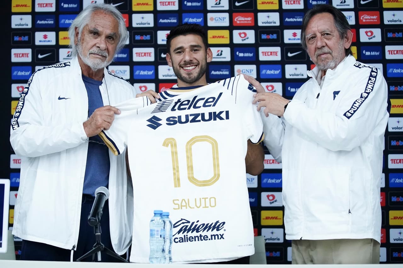 'Toto' Salvio fue presentado como elemento de Pumas