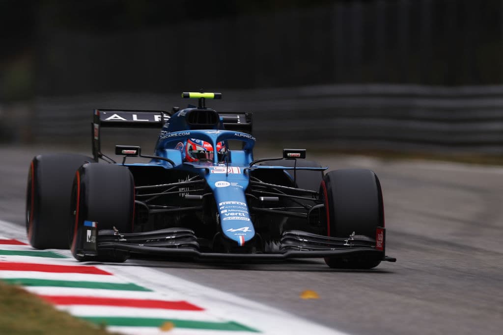 El mexicano Sergio Pérez saldrá desde la novena posición al Sprint del Gran Premio de Italia. El fiinlandés Valtteri Bottas de Mercedes saldrá primero este sábado en la clasificación al esprint al ser el más rápido en la tercera ronda (Q3) de clasificación con un tiempo de un minuto, 19 segundos y 555 milésimas.