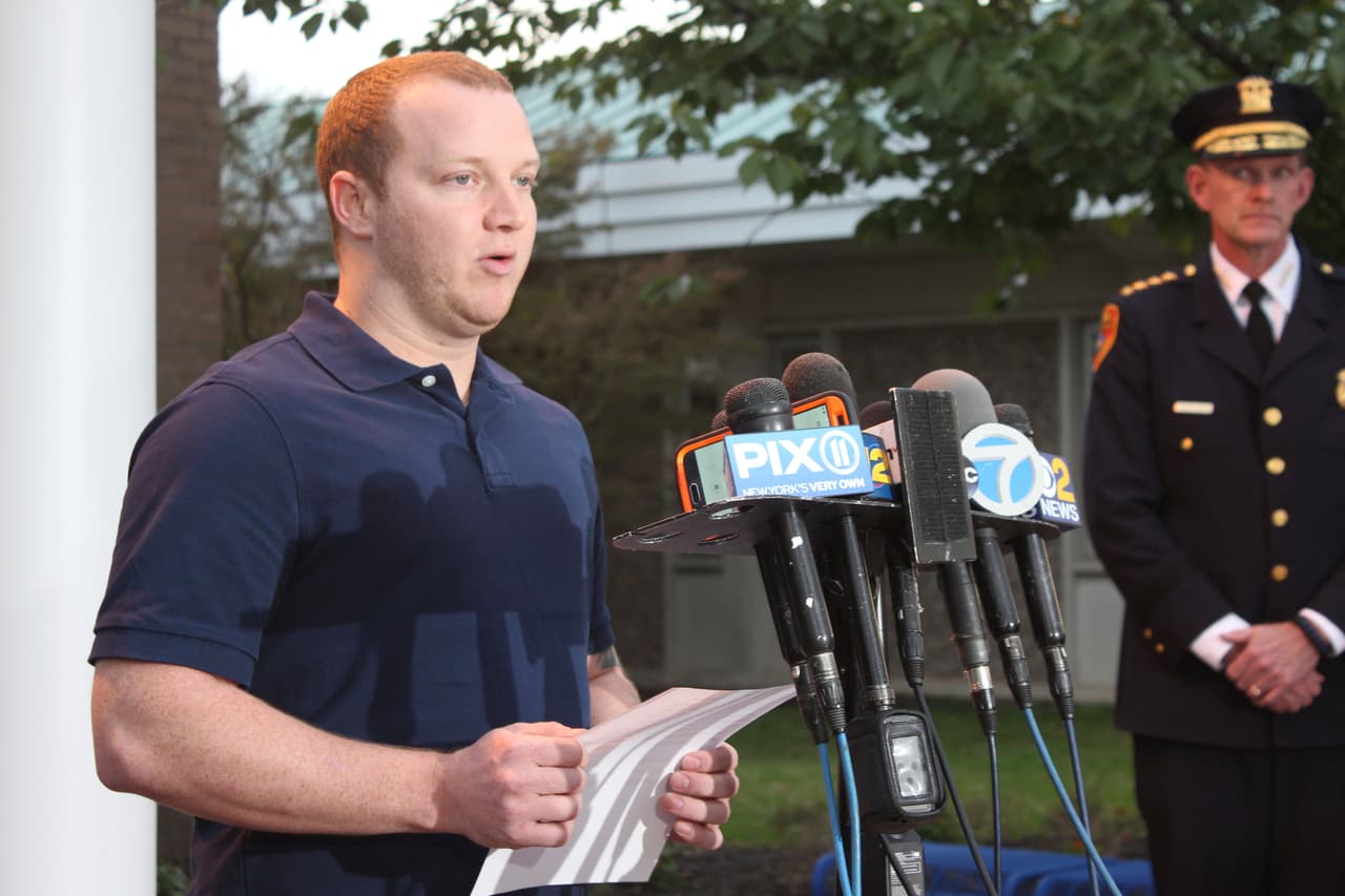 Fue a ayudar a un estudiante que quería suicidarse y terminó disparando al atacante de Nueva York