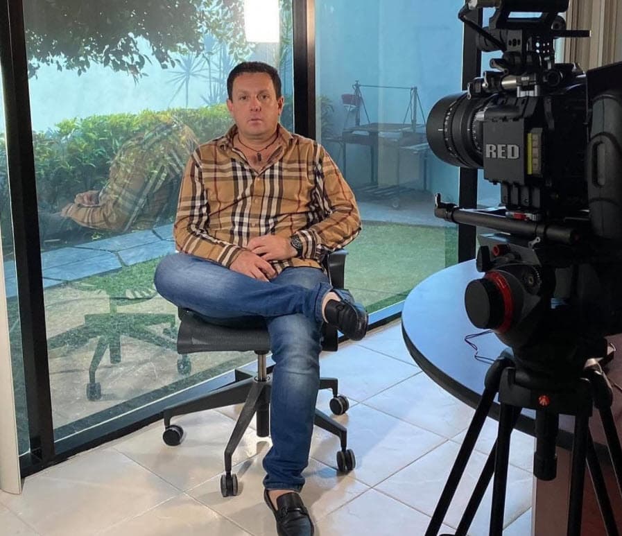 "Es muy
<b><a href="https://www.youtube.com/watch?v=PG9WA1Nz3dk" target="_blank">triste que mi papá se haya ido con esa persona</a></b>, que yo me enterara por los propios fans de mi tío que fue muy cínico al irse con esa persona", dijo la chica a 'Ventaneando'.
<br>