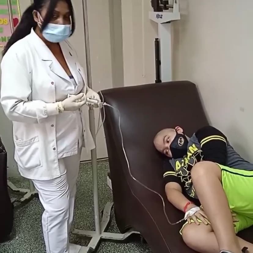 Liseth implora por la empatía de la gente “porque que te diagnostiquen a tu hijo con una enfermedad así de hoy a mañana es muy doloroso;
<b>él sabe que nosotros lo amamos y lo apoyamos en todo”.</b>
<br>