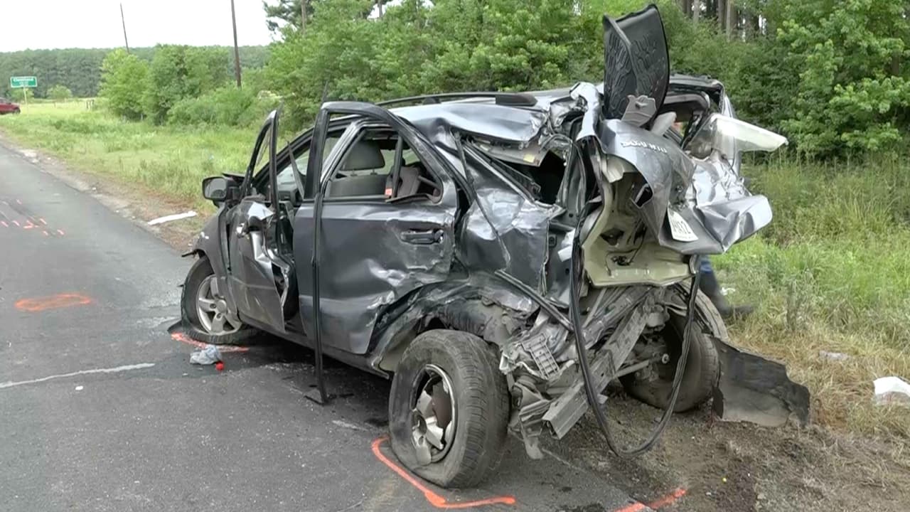 Para más información sobre las recomendaciones de la policía y para evitar accidentes al conducir,
<b><a href="https://www.univision.com/local/houston-kxln/consejos-policia-houston-prevenir-accidentes-carretera-fotos" target="_blank">visite aquí. </a></b>