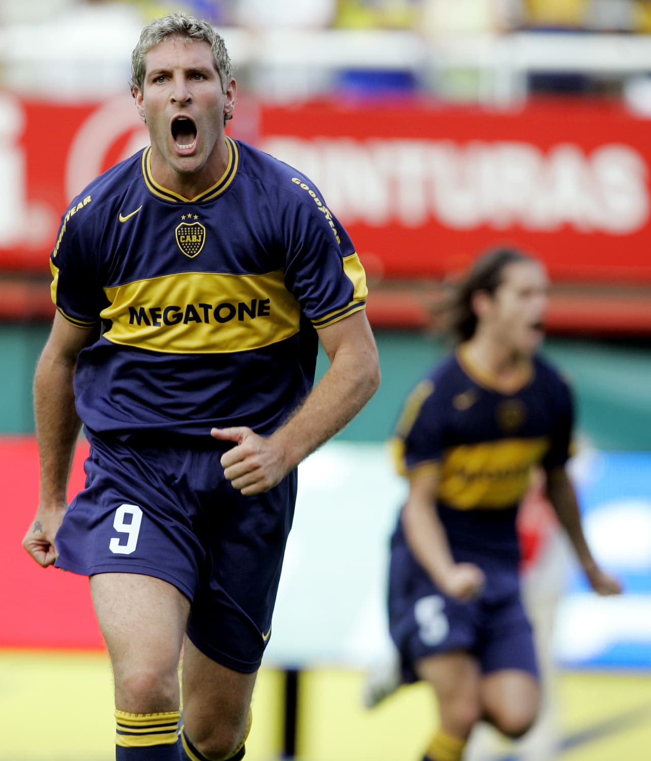 El 'Loco' jugó 404 partidos como el delantero estrella de Boca y marcó 236 goles, para un promedio de 0,58.