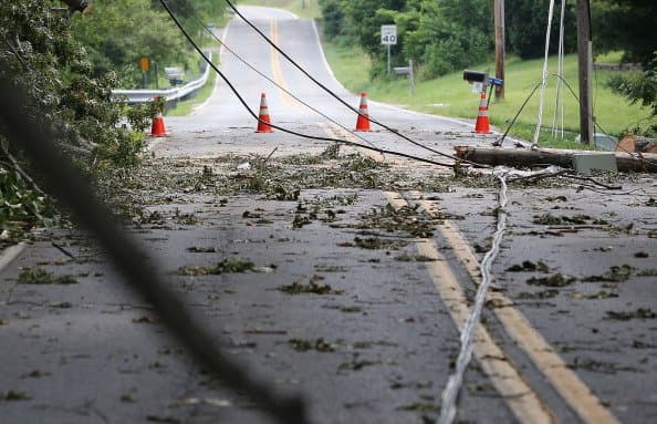 Más de 11,000 usuarios continúan sin luz en Los Ángeles por culpa del viento