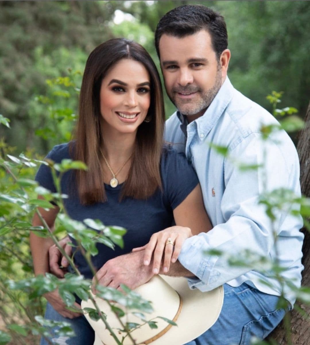 Eduardo, que en el mismo año que se transmitió la telenovela se casó con la actriz
<b><a href="https://www.univision.com/temas/bibi-gaytan">Biby Gaytán</a></b>, expresó en un video la alegría que siente por haber trabajado en dicha producción que hasta hoy lo sigue llenando de satisfacciones: "Es una enorme satisfacción saber que 'Marimar' está siendo transmitida una vez más en su país y me llena de alegría saber que una vez más está siendo recibida con tanto cariño. Para mí esa es la culminación de mi trabajo, que una de las producciones en las que he participado les dé tanta satisfacción a ustedes como audiencia".