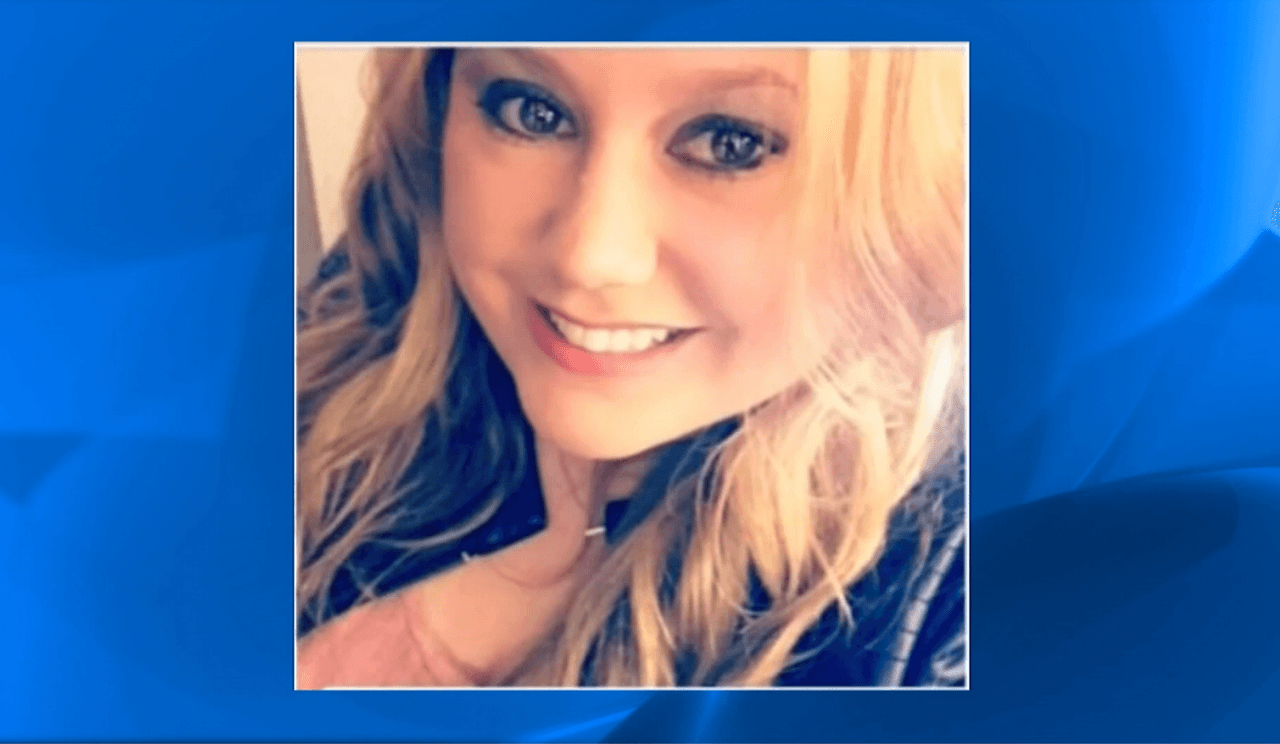 <a href="https://www.univision.com/local/chicago-wgbo/encuentran-a-una-mujer-estrangulada-en-un-departamento-en-schaumburg">Thrasher</a>, quien tenía 33 años de edad cuando murió,
<a href="https://www.univision.com/local/chicago-wgbo/encuentran-a-una-mujer-estrangulada-en-un-departamento-en-schaumburg">fue encontrada sin vida en su departamento el 16 de abril de 2017.</a> De acuerdo con autoridades, el cuerpo de Thrasher fue encontrado, en 2600 Clipper Drive, luego de que oficiales acudieron al lugar para ver si se encontraba bien.
<br>