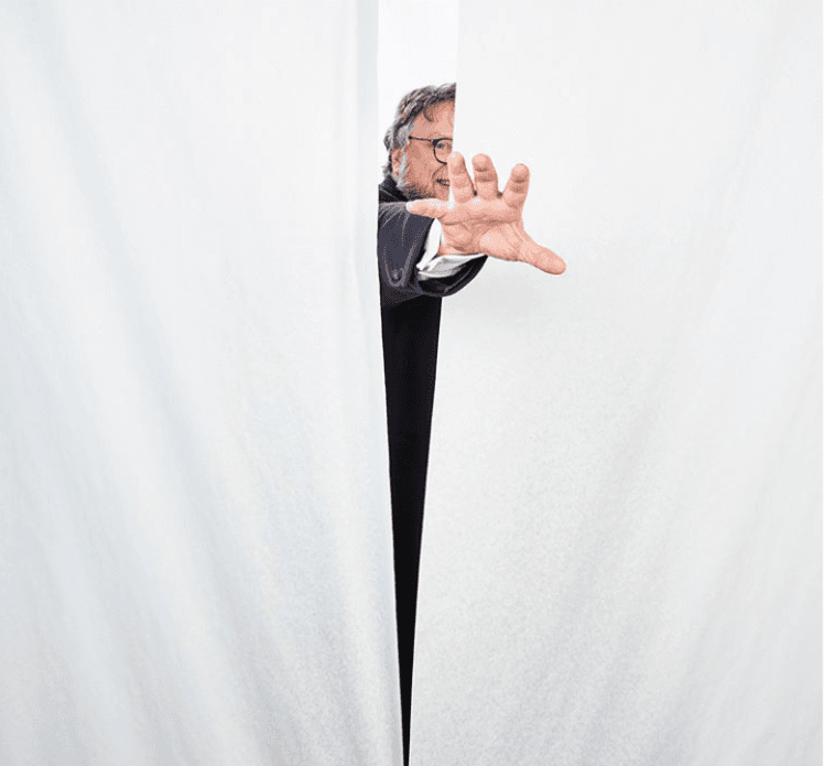 Muchos extrañaron la participación del director mexicano Guillermo del Toro en la clásica fiesta de Vanity Fair, pero es que el ganador del Oscar prefirió asomarse en la exclusiva celebración de la cantante.