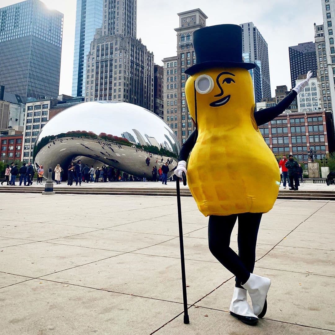 La marca Planters reveló este miércoles que su carismático personaje, Mr. Peanut, falleció en un accidente a los 104 años de edad.