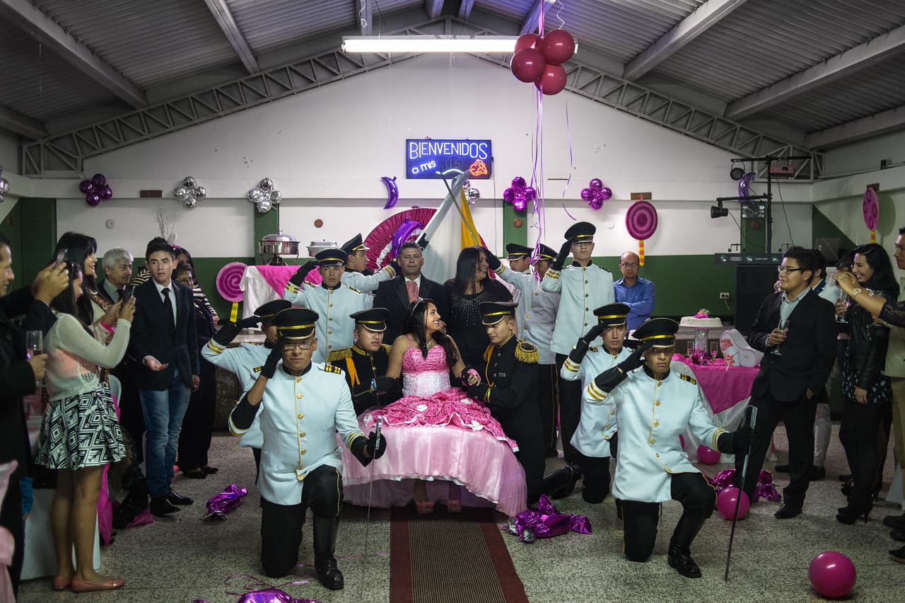 Para entender el significado de la fiesta, Delphine también asistió a las celebraciones