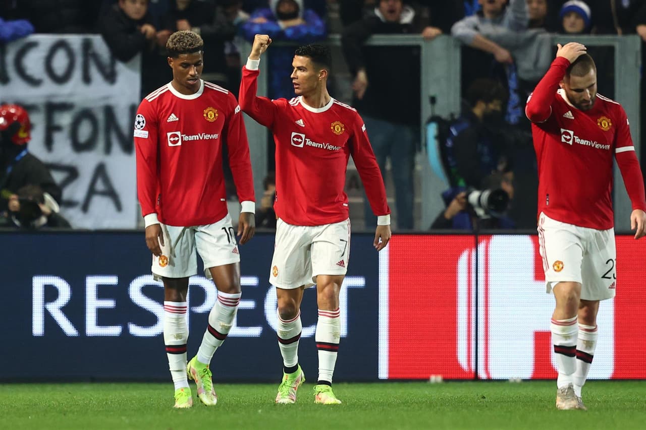 Aplazan el juego Brentford-Manchester United por brote de COVID-19.